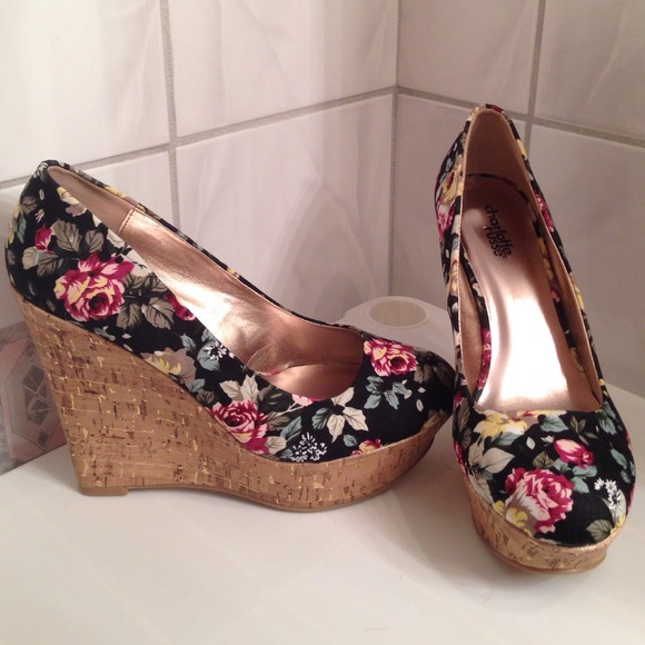 Heals from Charlotte Russe - Picture 4 of 4