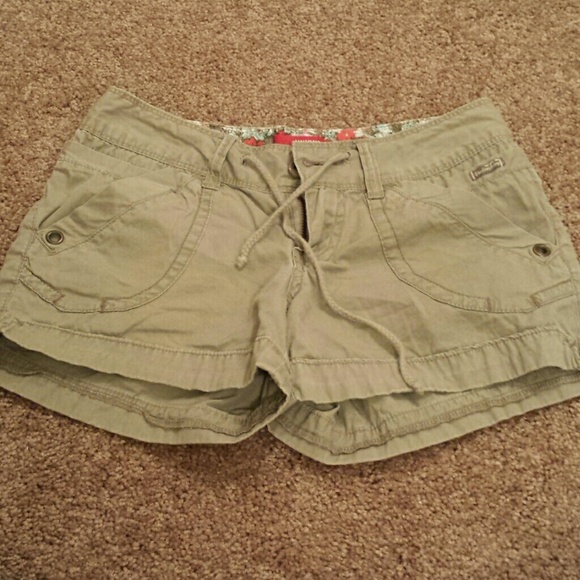 Cargo shorts - Picture 1 of 3