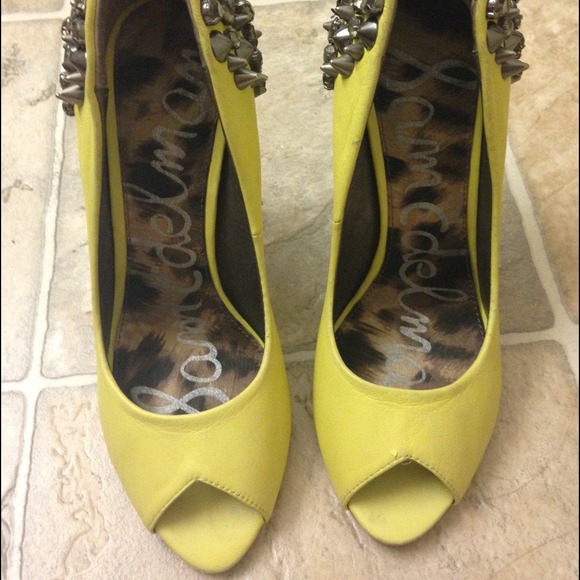 Authentic Sam Edelman spiked peep toe heels - Picture 2 of 3