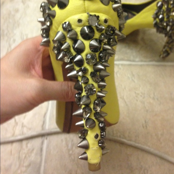 Authentic Sam Edelman spiked peep toe heels - Picture 3 of 3