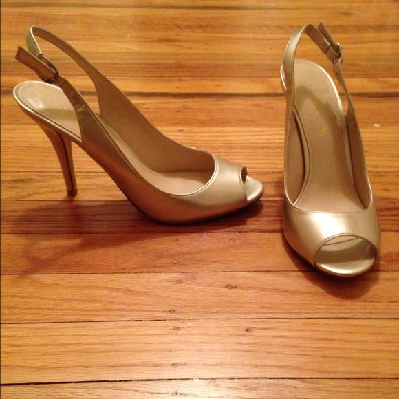 Gold peep-toe pumps