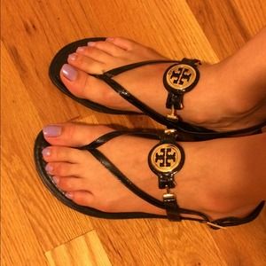 ❗️Final Sale❗️Tory Burch Thong Patent Sandals