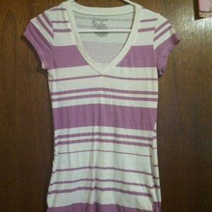 Short sleeve V neck shirt