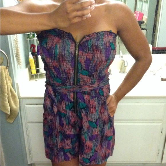 🚫SOLD🚫Colorful romper with belt! - Picture 4 of 4