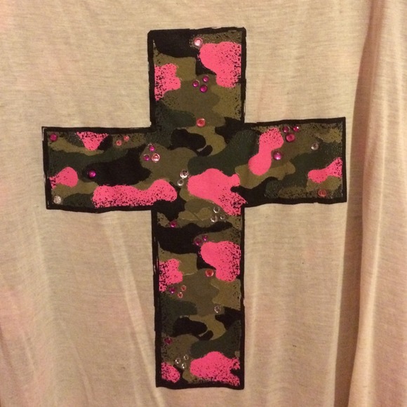 Pink camo, low to high blouse - Picture 4 of 4