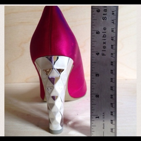 BCBG hot pink satin pumps with silver mirror heels - Picture 4 of 4