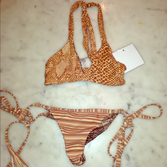 Acacia bikini top