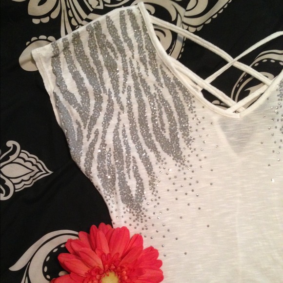 💕sparkly white shirt with exposed strapped back!