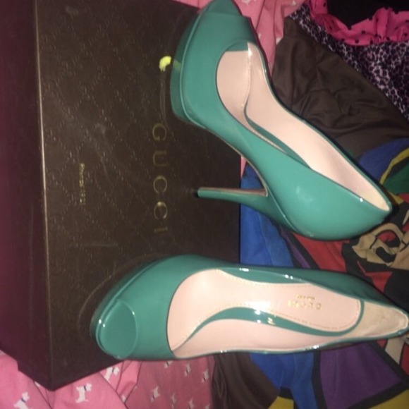 New NEVER Worn Gucci Heels PERFECT Condition - Picture 2 of 4