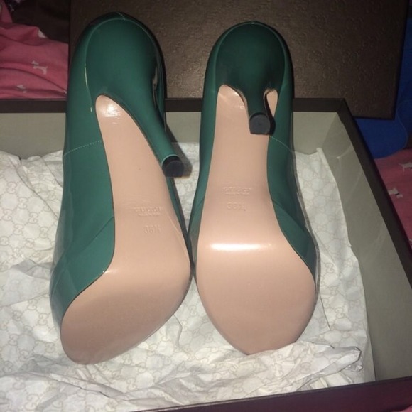 New NEVER Worn Gucci Heels PERFECT Condition - Picture 3 of 4