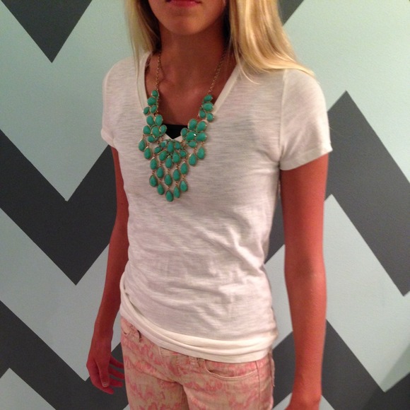 Cream V-neck Teeshirt