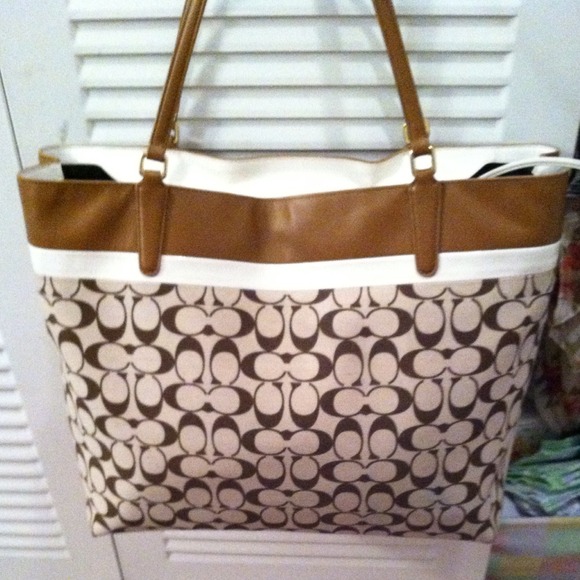 Authentic Coach bag - Picture 2 of 5