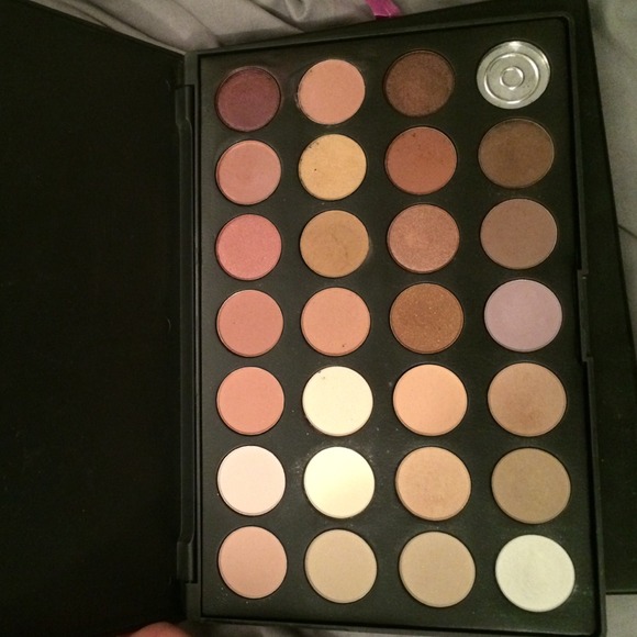 2 palettes