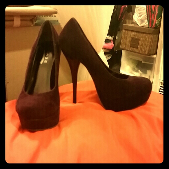 Royal purple sued heels