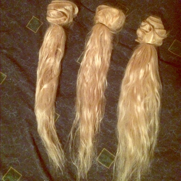 MUST GO 3 Bundles Hair Extensions ( Light Blonde)