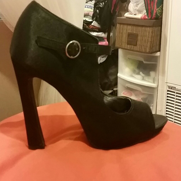Black satin peep toe heels - Picture 2 of 2