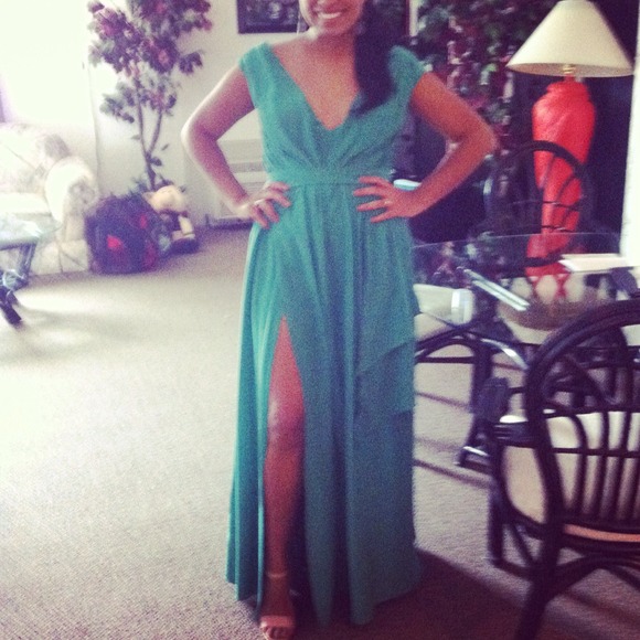 Beautiful dress!! Size 8. Just like picture!