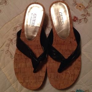 Blk wedge Guess sandals