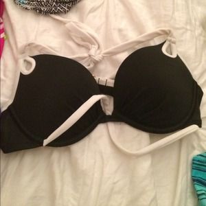 Top is VS 32B bottoms are Reef XS/S