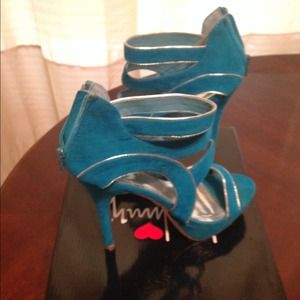 Bundle Turqoise heels and Yellow Guess Heels