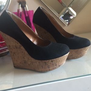 Black wedges