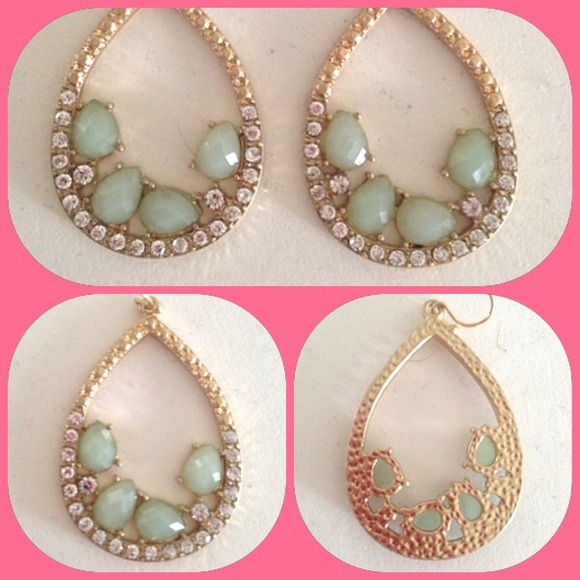 Gold tear drop earrings with mint rhinestones - Picture 1 of 1