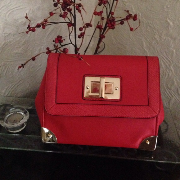 ALDO Handbags - 💋Gorgeous Red Cross over bag💋