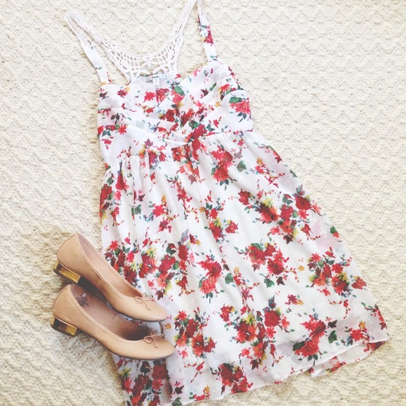 Papaya Dresses & Skirts - ✨LAST CHANCE✨Papaya floral dress