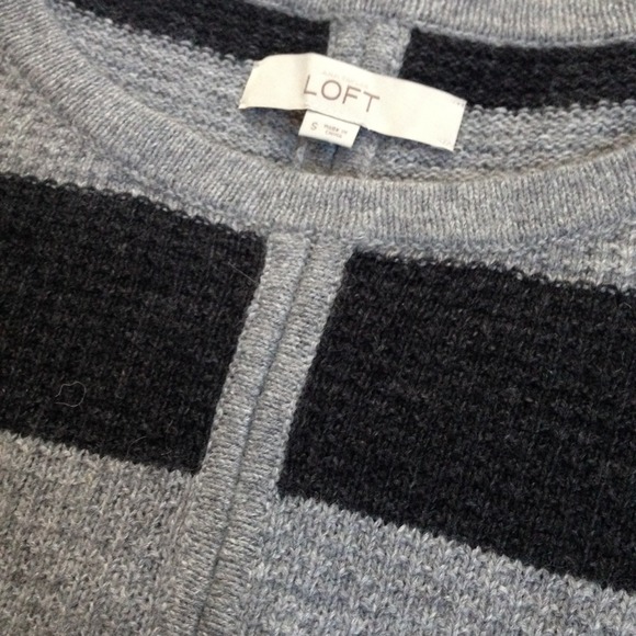 🚫🚫SOLD in bundle🚫🚫LOFT cozy sweater - Picture 3 of 4