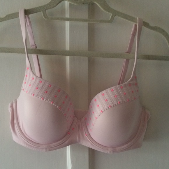 Victoria's Secret 32DD bra