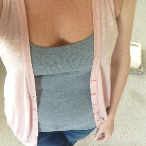 🚫sold in bundle Sleeveless button up🚫 - Picture 2 of 4