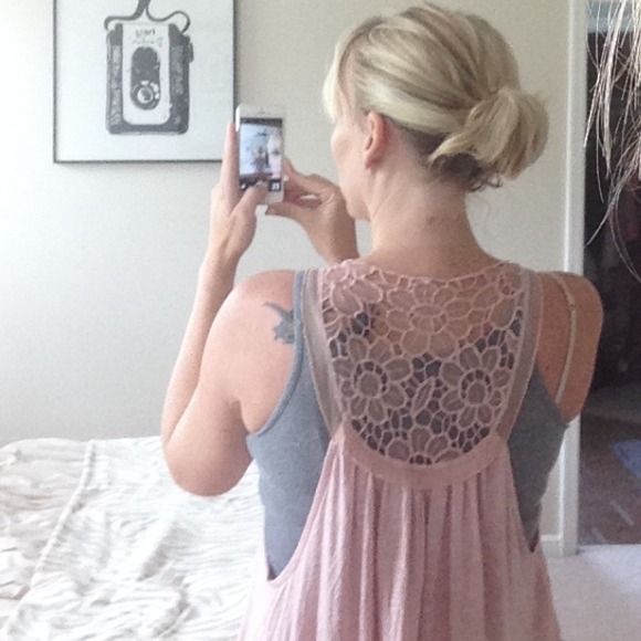 🚫sold in bundle Sleeveless button up🚫 - Picture 3 of 4