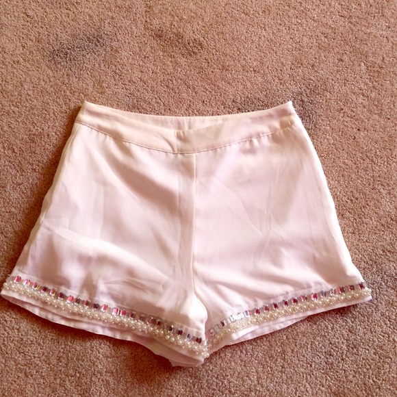 NEVER WORN/BRAND NEW dressy cream shorts