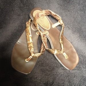 Cute neutral sandal, goes with everything!!