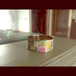 🚫sold in bundle Floral bracelet🚫