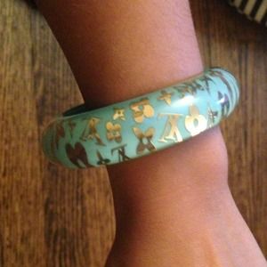 I acrylic bangle