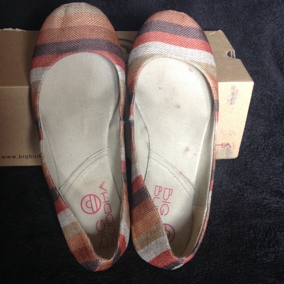 Flats perfect for summer and fall!! - Picture 2 of 4