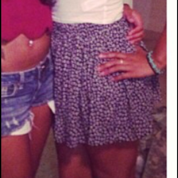 Brandy Melville skater skirt! - Picture 2 of 2