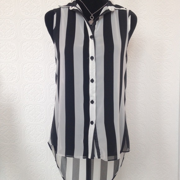 On hold💋Color-Block white & black hi-low blouse