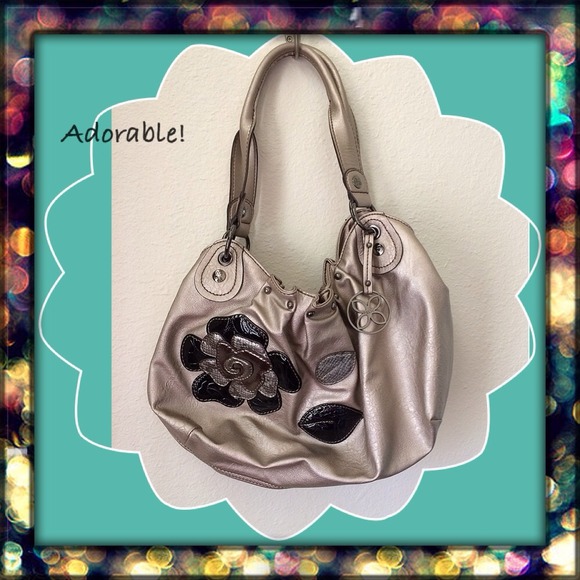Adorable metallic hobo and matching wallet!😍