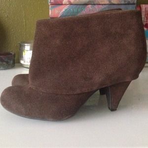 Steve Madden brown suede fold over booties