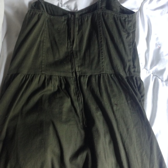 dress - Picture 2 of 3