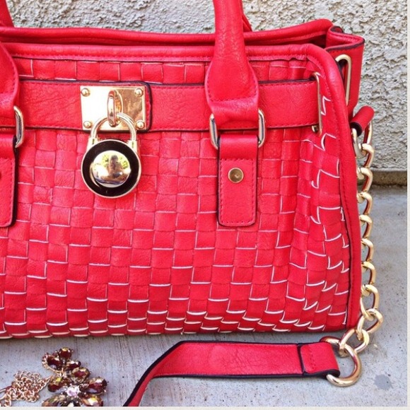 ❗️🚫SOLD IN BUNDLE❗️Ablaze Chic Elegance Handbag - Picture 2 of 4