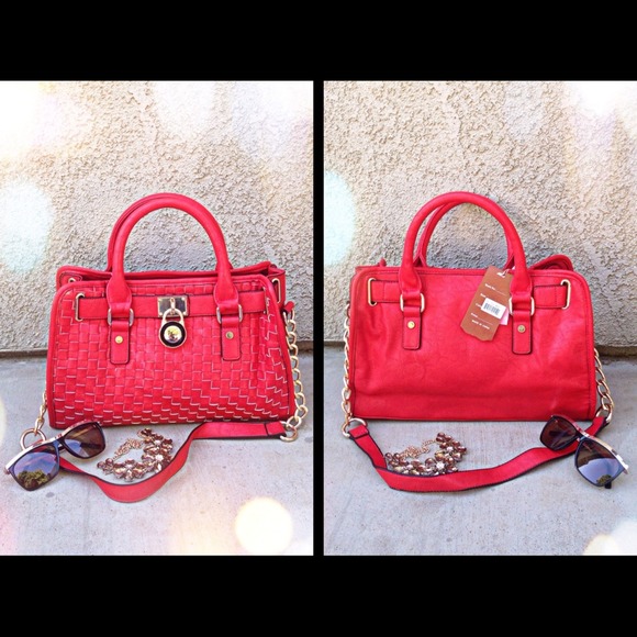 ❗️🚫SOLD IN BUNDLE❗️Ablaze Chic Elegance Handbag - Picture 3 of 4