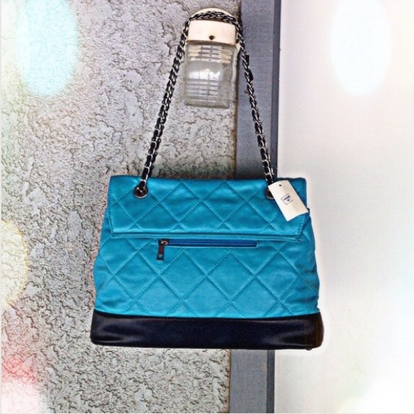 ❗️🚫SOLD IN BUNDLE❗️Classic Enchant Handbag - Picture 2 of 4