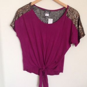 Magenta animal print snake shirt S tie at bottom