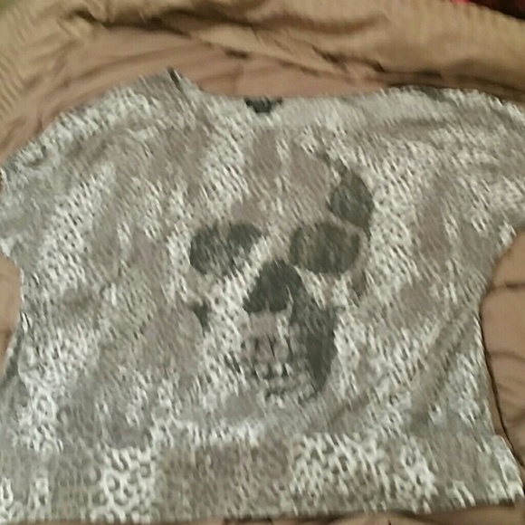 Twist Tees black skull off the shoulder top