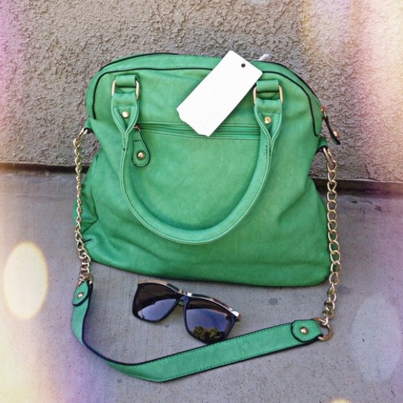❗️🚫SOLD IN BUNDLE❗️Seafoam Shoreline Handbag - Picture 3 of 4