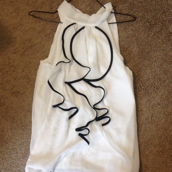 L white/black ruffles shirt