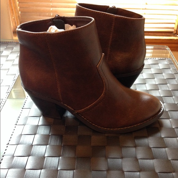 Brand new very trendy ankle booties